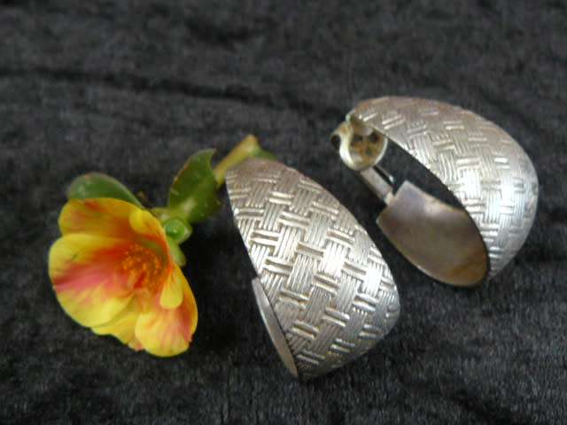 EARRINGS SILVER TONED