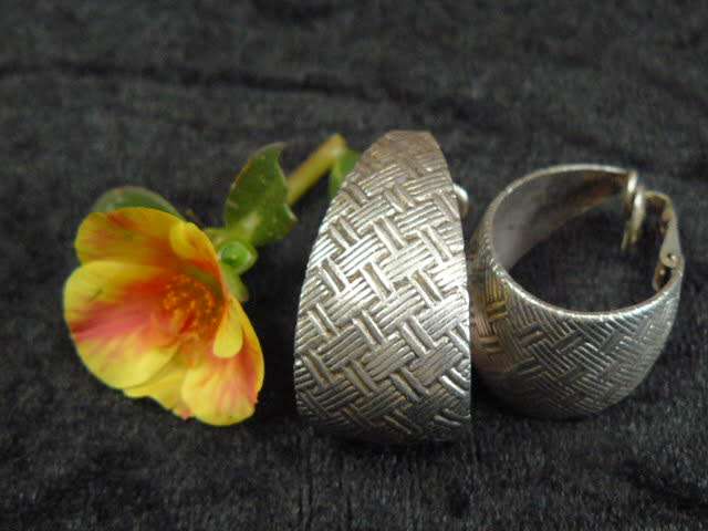 EARRINGS SILVER TONED