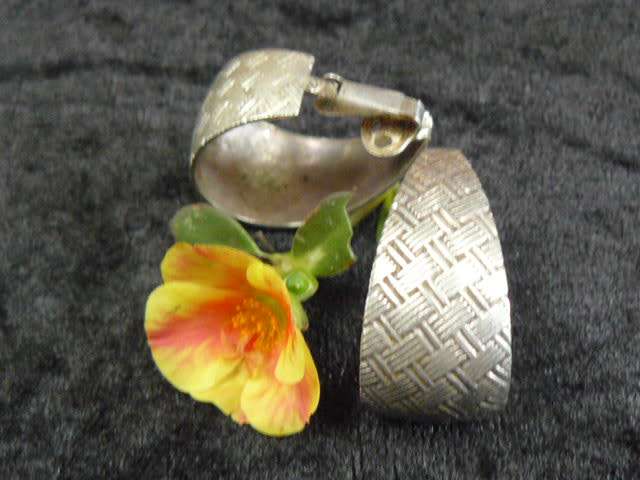 EARRINGS SILVER TONED