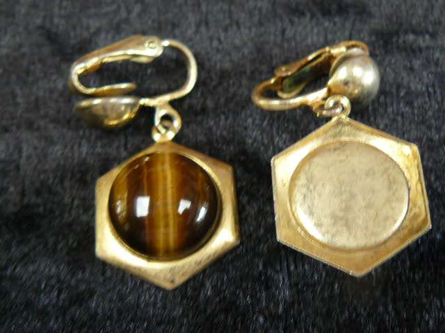 TYGERS EYE GOLD TONED VINTAGE EARRINGS