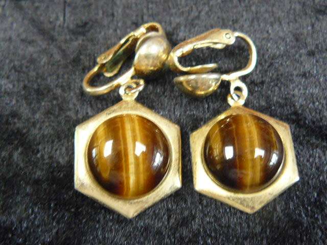 TYGERS EYE GOLD TONED VINTAGE EARRINGS