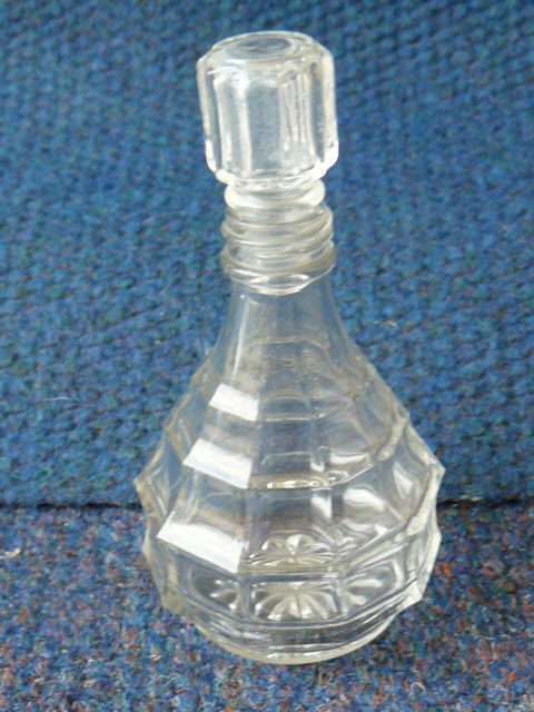 DECANTER PRESSED GLASS