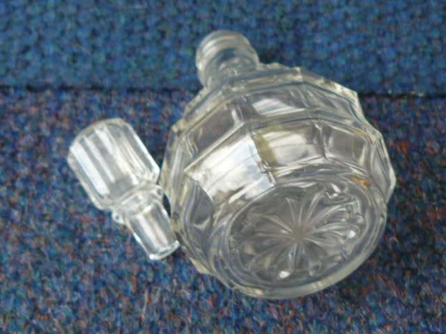 DECANTER PRESSED GLASS