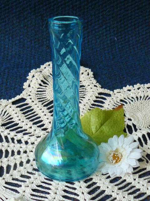 GLASS VASE WITH MOTHER PEARL EFFECT STUNNING