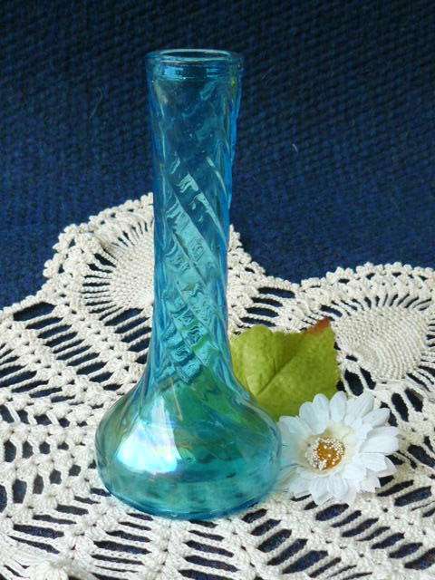 GLASS VASE WITH MOTHER PEARL EFFECT STUNNING