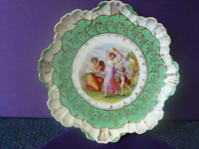 VICTORIA CARLSBAD AUSTRIAN HAND PAINTED PLATE 22 CC