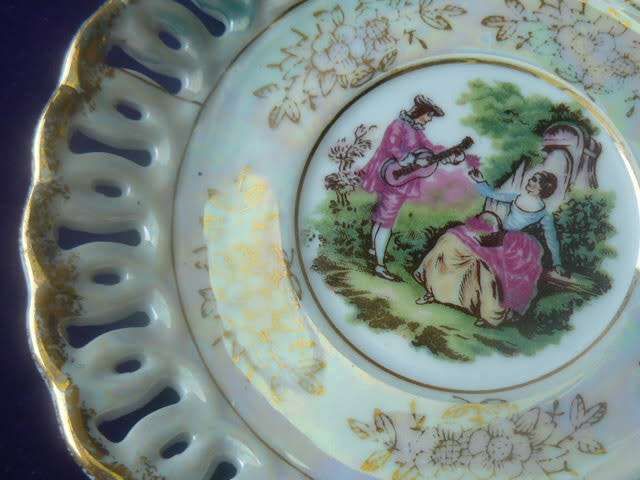 PORCELAIN PLATE WITH MOTHER OF PEARL PRETTY 15 CM