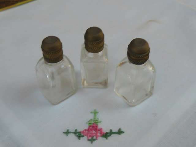 GLASS BOTTES REFILLABLE MINIATURE