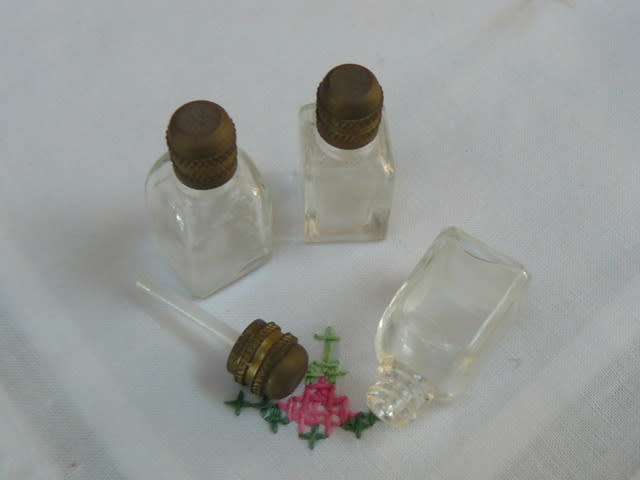 GLASS BOTTES REFILLABLE MINIATURE