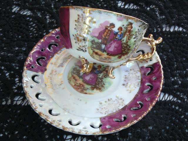 PORCELAIN DUO WIH MOTHER OF PEARL EFFECT STUNNING