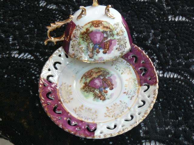 PORCELAIN DUO WIH MOTHER OF PEARL EFFECT STUNNING