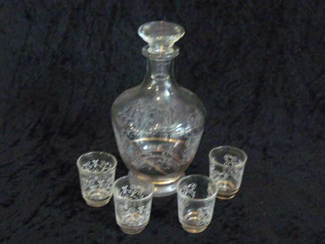 GLASS DECANTER AND4 GLASSES
