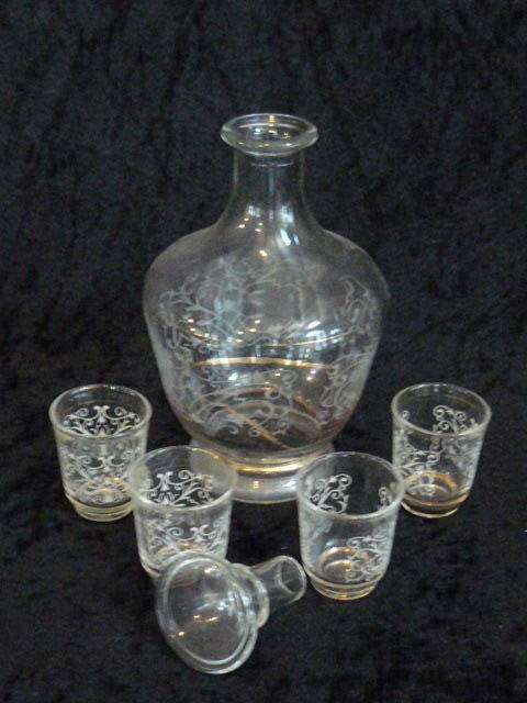 GLASS DECANTER AND4 GLASSES