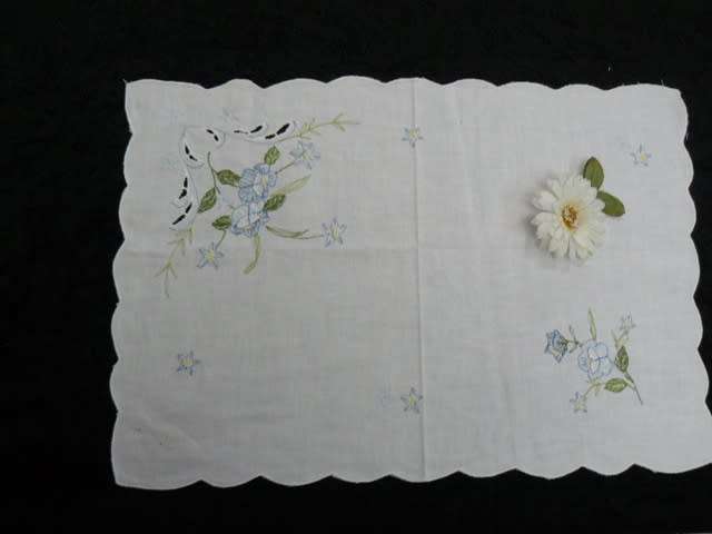 COTTON EMBROIDERED TRAY CLOTH