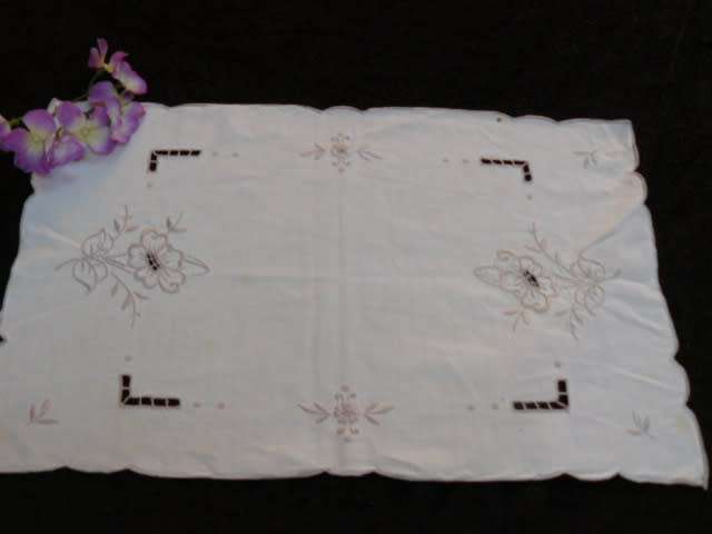 VINTAGE COTTON EMBROIDERED TRAY CLOTH