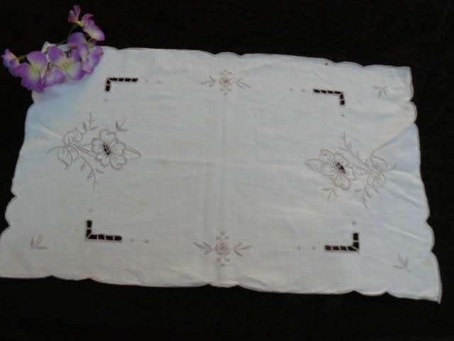VINTAGE COTTON EMBROIDERED TRAY CLOTH