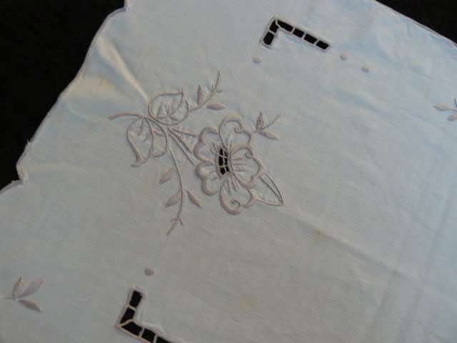 VINTAGE COTTON EMBROIDERED TRAY CLOTH