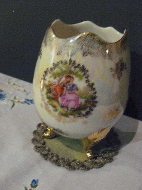 PORCELAIN VASE STUNNING - GERMAN? WITH GOLD FEET