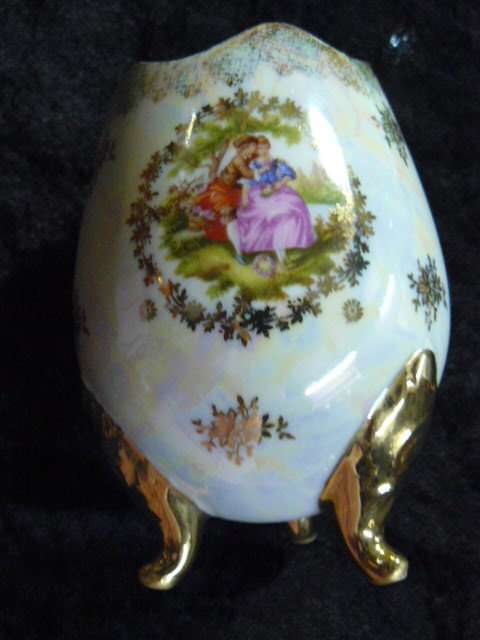 PORCELAIN VASE STUNNING - GERMAN? WITH GOLD FEET