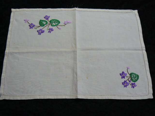 VINTAGE COTTON EMBROIDERE TRAY CLOTH