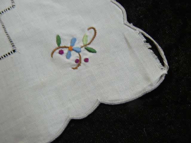 VINTAGE COTTON EMBROIDERED TRAY CLOTH