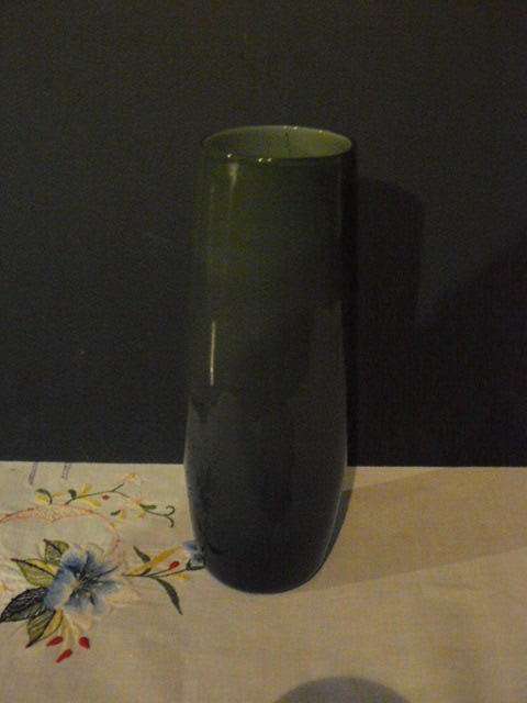 GLASS VASE OLIVE GREEN