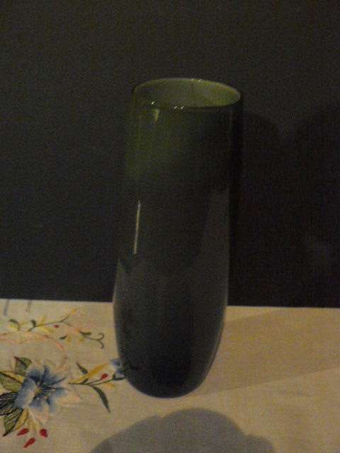 GLASS VASE OLIVE GREEN