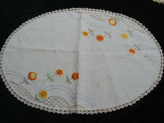 VINTAGE COTTON EMBROIDERED TRAY CLOTH HAND CROCHETED EDGE STUNNING