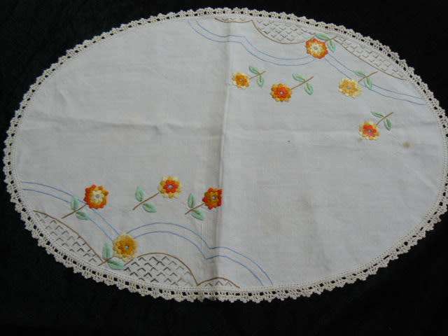 VINTAGE COTTON EMBROIDERED TRAY CLOTH HAND CROCHETED EDGE STUNNING