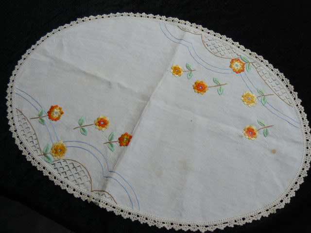 VINTAGE COTTON EMBROIDERED TRAY CLOTH HAND CROCHETED EDGE STUNNING