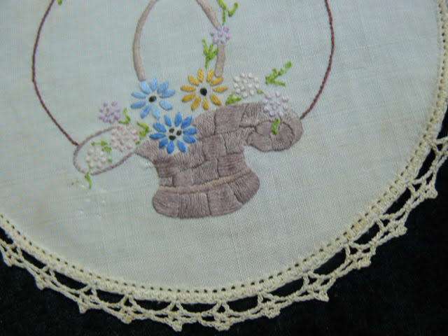 ROUND DOILIE SET WITH HAND CROCHETED EDGE VINTAGE X 2