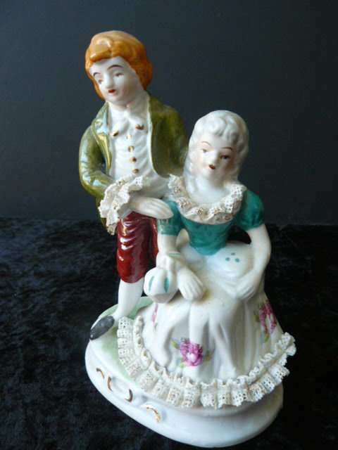 VERY FINE PORCELAIN FIGURINE