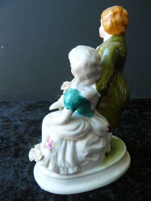 VERY FINE PORCELAIN FIGURINE