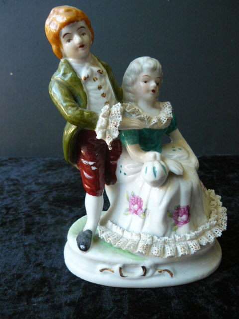 VERY FINE PORCELAIN FIGURINE