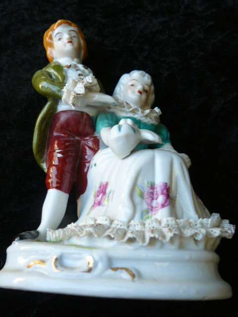 VERY FINE PORCELAIN FIGURINE