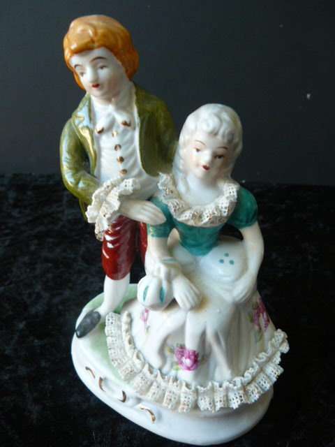 VERY FINE PORCELAIN FIGURINE