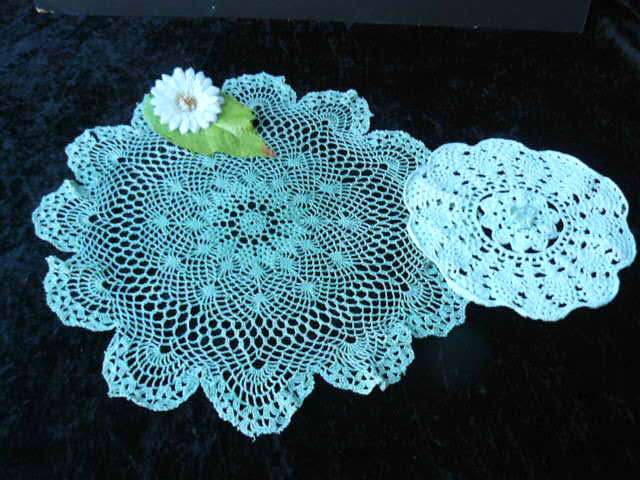 VINTAGE COTTON HAND CROCHETED DOILIES GREEN X 2