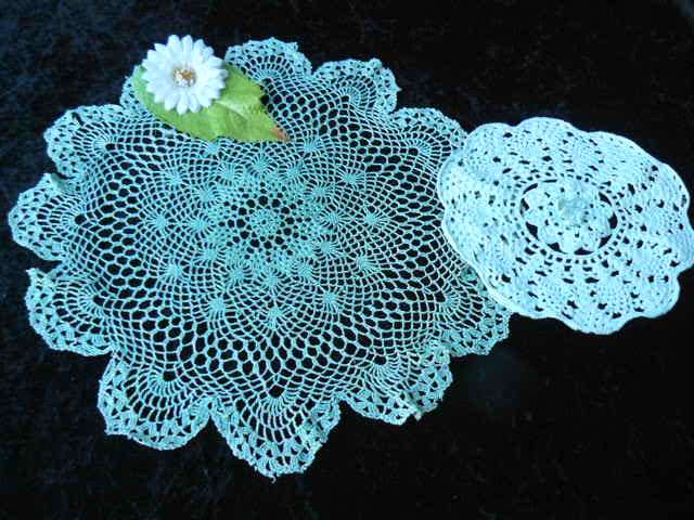 VINTAGE COTTON HAND CROCHETED DOILIES GREEN X 2