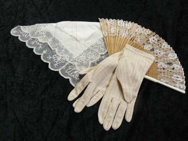 HANKIE VINTAGE COTTON LACE HANKIE - FAN AND GLOVES