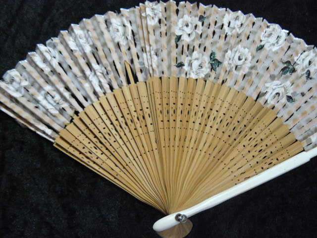 HANKIE VINTAGE COTTON LACE HANKIE - FAN AND GLOVES