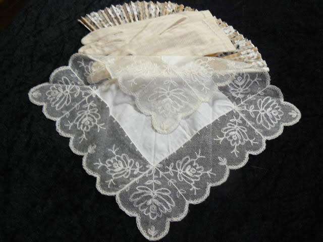 HANKIE VINTAGE COTTON LACE HANKIE - FAN AND GLOVES