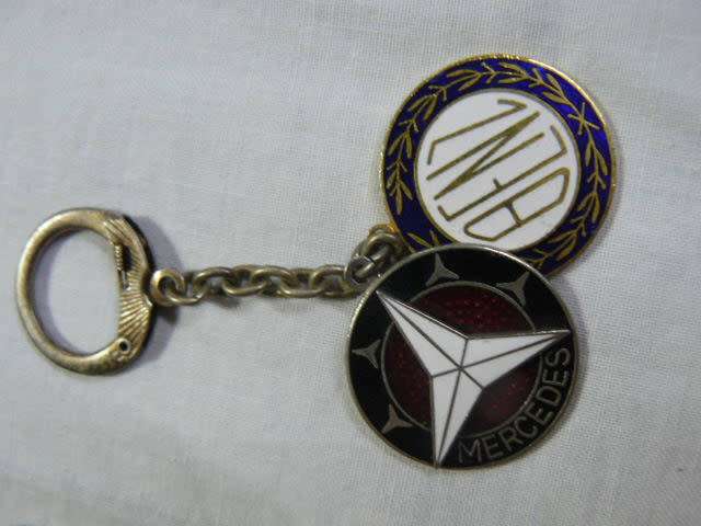 KEY RINGS X 3 IN GOOD CONDITION FOR THE MERCEDES BENZ COLLECTOR