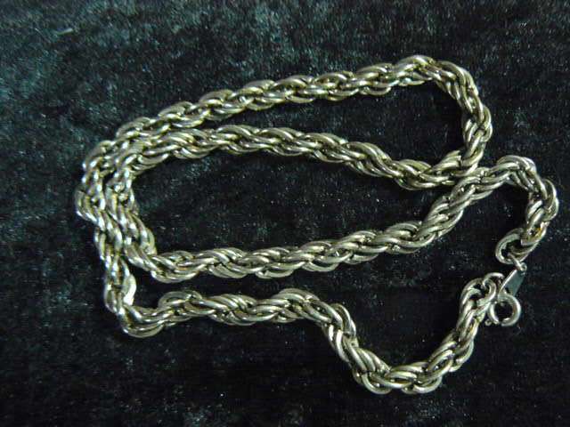 SILVER TONED CHAIN WITH NICE TWIST 40 CM