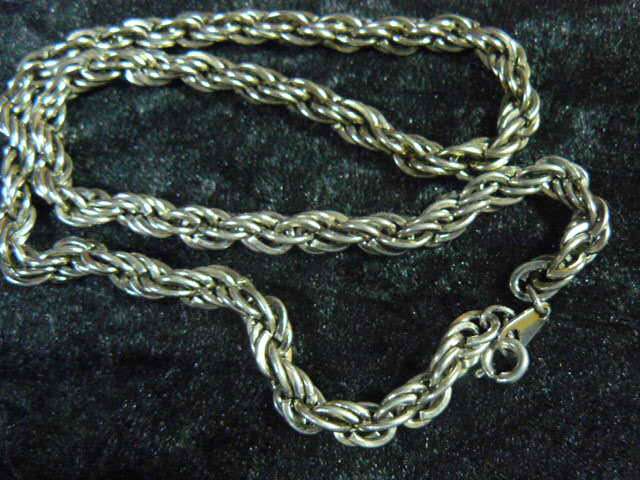 SILVER TONED CHAIN WITH NICE TWIST 40 CM