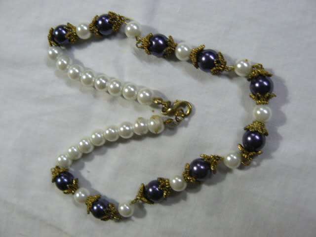FOUX PEARL NECKLACE WITH WHITE AND BLUE PEARLS WITH GOLD TONED TRIMINGS STUNNING