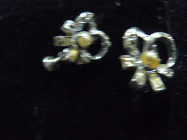 MARGAZITE EARRINGS WITH PEARL AND SCREW ON BACK