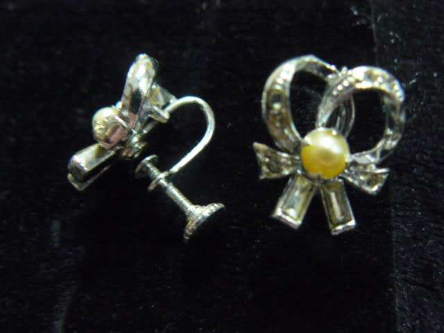 MARGAZITE EARRINGS WITH PEARL AND SCREW ON BACK