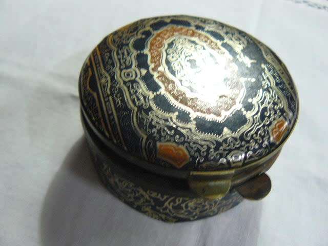 TRINKET BOX PAPPER MASHE? WITH RED MATERIAL INNER