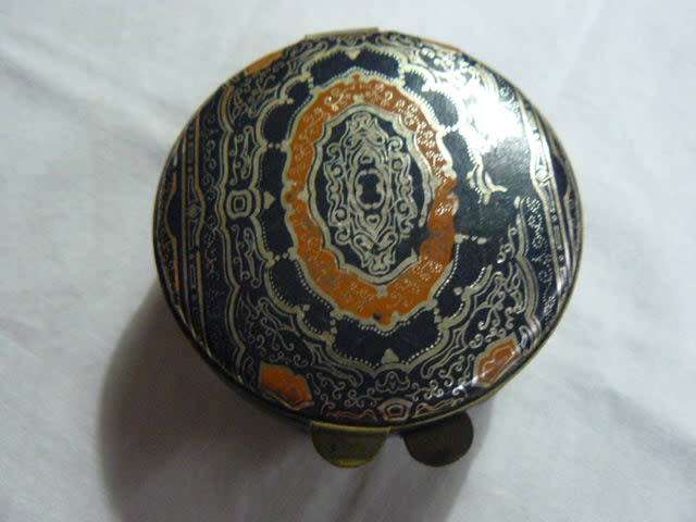 TRINKET BOX PAPPER MASHE? WITH RED MATERIAL INNER