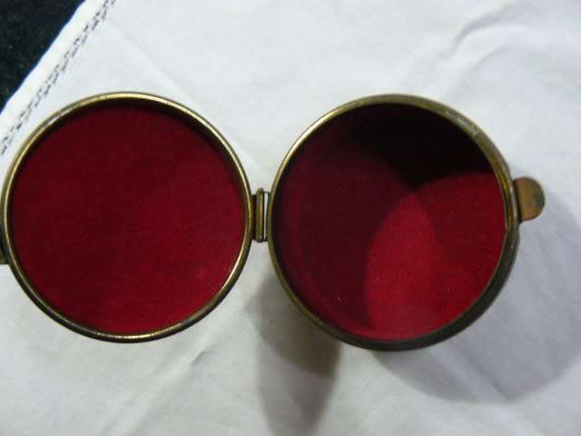 TRINKET BOX PAPPER MASHE? WITH RED MATERIAL INNER